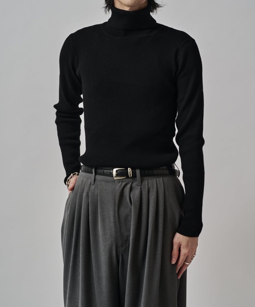 Lui's（ルイス）の「スリムタートルニット（ニット/セーター・メンズ・チャコールグレー/ブラック/ホワイト/ブラウン・S/M）」の3枚目の写真