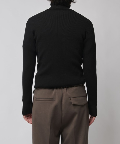 Lui's（ルイス）の「スリムタートルニット（ニット/セーター・メンズ・チャコールグレー/ブラック/ホワイト/ブラウン・S/M）」の16枚目の写真