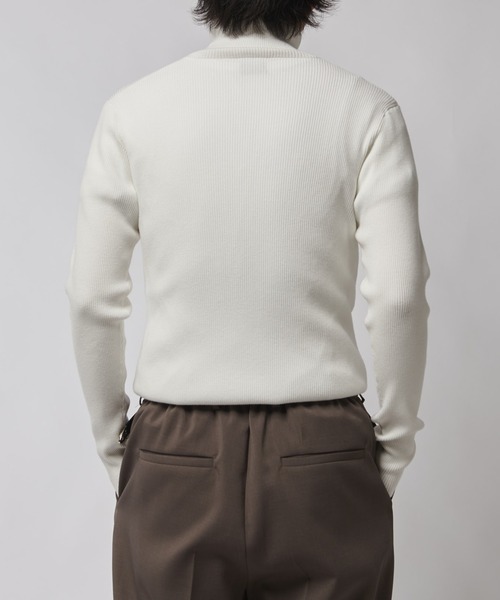 Lui's（ルイス）の「スリムタートルニット（ニット/セーター・メンズ・チャコールグレー/ブラック/ホワイト/ブラウン・S/M）」の7枚目の写真