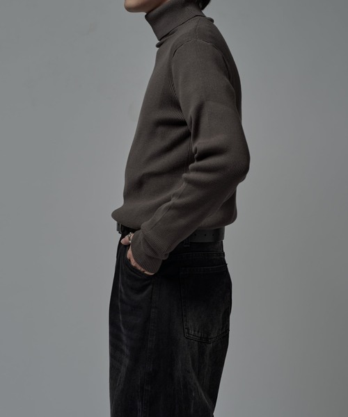 Lui's（ルイス）の「スリムタートルニット（ニット/セーター・メンズ・チャコールグレー/ブラック/ホワイト/ブラウン・S/M）」の21枚目の写真