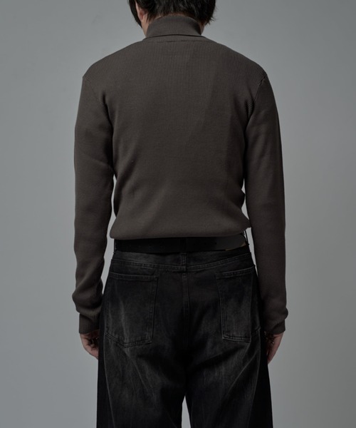 Lui's（ルイス）の「スリムタートルニット（ニット/セーター・メンズ・チャコールグレー/ブラック/ホワイト/ブラウン・S/M）」の22枚目の写真