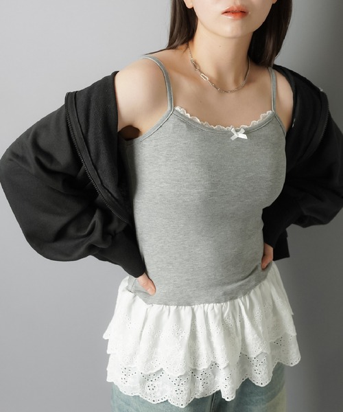 SPINNS(スピンズ)の「レイヤード風ヘムレース/裾レースキャミソール/リボン(キャミソール・レディース・杢グレー/オフホワイト・ONESIZE)」の4枚目の写真