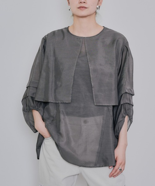 DOLLUPOOPS（ドールアップウップス）の「ケープライクシアーチュニックブラウス（シャツ/ブラウス・レディース・カーキ/ブラック/コーラルピンク・38）」の2枚目の写真