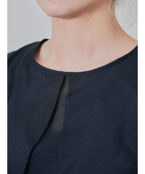 DOLLUPOOPS（ドールアップウップス）の「ケープライクシアーチュニックブラウス（シャツ/ブラウス・レディース・カーキ/ブラック/コーラルピンク・38）」の14枚目の写真