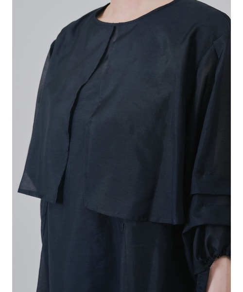 DOLLUPOOPS（ドールアップウップス）の「ケープライクシアーチュニックブラウス（シャツ/ブラウス・レディース・カーキ/ブラック/コーラルピンク・38）」の16枚目の写真