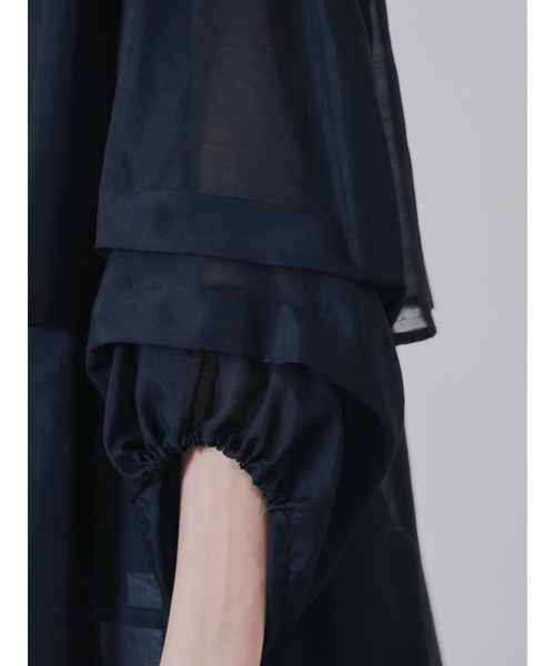 DOLLUPOOPS（ドールアップウップス）の「ケープライクシアーチュニックブラウス（シャツ/ブラウス・レディース・カーキ/ブラック/コーラルピンク・38）」の17枚目の写真