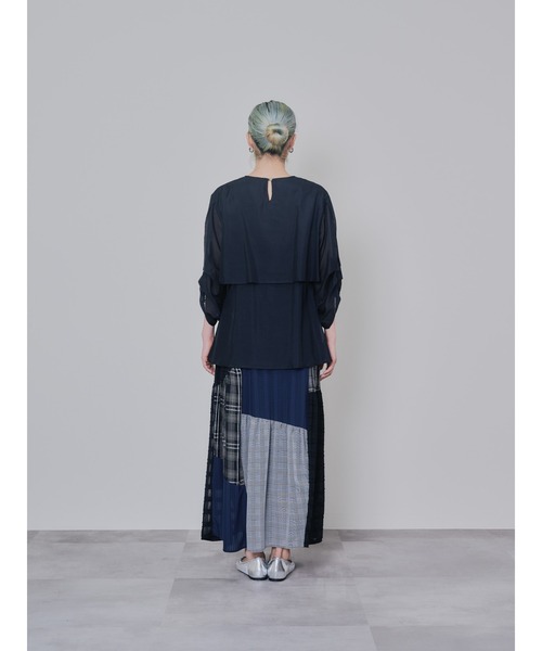 DOLLUPOOPS（ドールアップウップス）の「ケープライクシアーチュニックブラウス（シャツ/ブラウス・レディース・カーキ/ブラック/コーラルピンク・38）」の13枚目の写真