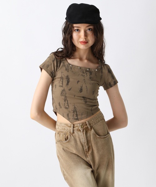 FOREVER 21（フォーエバー トゥエンティーワン）の「【2025SS】スタッズスクエアＴシャツ（Tシャツ/カットソー・レディース・ブラック/ホワイト/ブラウン・FREE）」の3枚目の写真