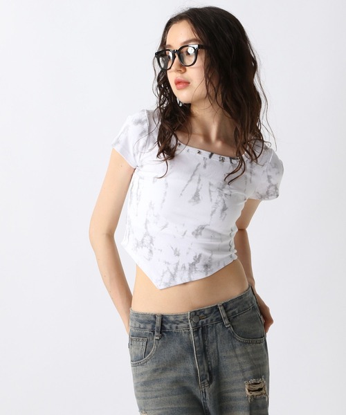 FOREVER 21（フォーエバー トゥエンティーワン）の「【2025SS】スタッズスクエアＴシャツ（Tシャツ/カットソー・レディース・ブラック/ホワイト/ブラウン・FREE）」の2枚目の写真