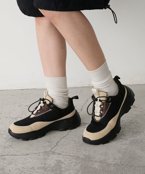 forksy.(フォルクシー)の「【forksy.】ボリュームソールドローコードスニーカー(スニーカー・レディース・ブラック/ライトグレー・L/M/S)」の6枚目の写真