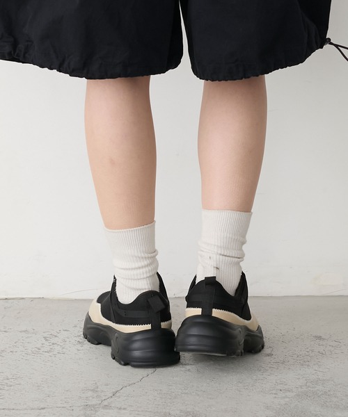 forksy.(フォルクシー)の「【forksy.】ボリュームソールドローコードスニーカー(スニーカー・レディース・ブラック/ライトグレー・L/M/S)」の9枚目の写真