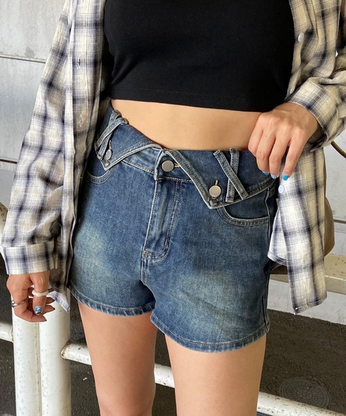 non-hedge(ノンヘッジ)の「ウエスト折り返しデニムショートパンツ(デニムパンツ・レディース・ブルー/ライトブルー/ブラック・S/M)」の1枚目の写真