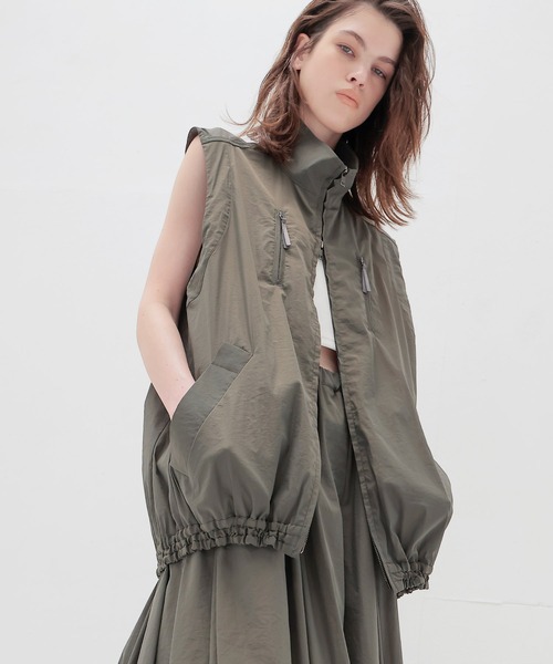 stand zip middle vest(スタンドジップミドル丈ベスト)