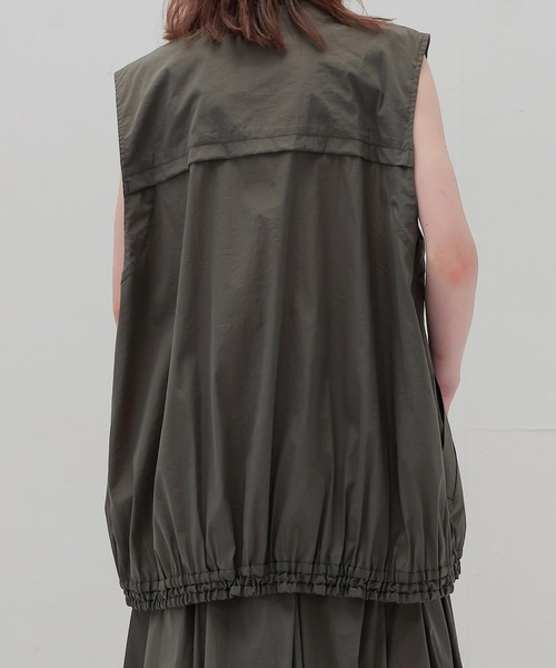 DRESSLAVE（ドレスレイブ）の「stand zip middle vest(スタンドジップミドル丈ベスト)（ベスト・レディース・ブラック/カーキ・38）」の17枚目の写真