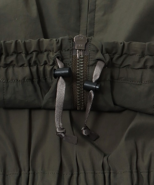 DRESSLAVE（ドレスレイブ）の「stand zip middle vest(スタンドジップミドル丈ベスト)（ベスト・レディース・ブラック/カーキ・38）」の8枚目の写真