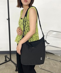 ナイロンショルダーバッグ