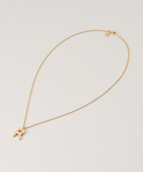 IENA（イエナ）の「JOSEPHINE STUDIO/ジョセフィン・ストゥディオ LETER CHARM SMALL R ネックレス（ネックレス・レディース・ゴールド・FREE）」の2枚目の写真