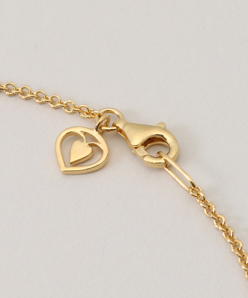 IENA（イエナ）の「JOSEPHINE STUDIO/ジョセフィン・ストゥディオ LETER CHARM SMALL R ネックレス（ネックレス・レディース・ゴールド・FREE）」の3枚目の写真