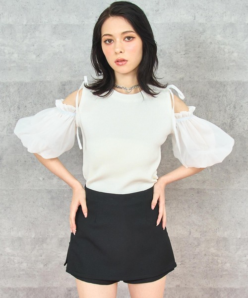 ANAP(アナップ)の「オープン ショルダー パフスリーブ シフォン ドッキング トップス(Tシャツ/カットソー・レディース・ブラック/ブルー/オフホワイト・FREE)」の4枚目の写真