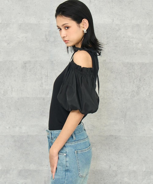 ANAP(アナップ)の「オープン ショルダー パフスリーブ シフォン ドッキング トップス(Tシャツ/カットソー・レディース・ブラック/ブルー/オフホワイト・FREE)」の8枚目の写真