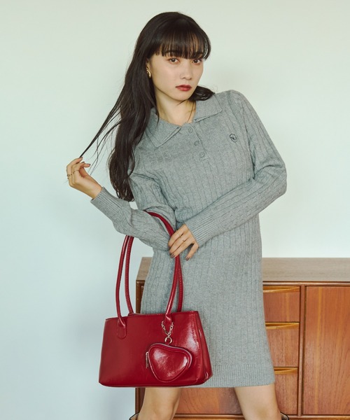 VANNIE U(ヴァニーユー)の「ハートチャームポーチ付きロングハンドバッグ(ハンドバッグ・レディース・ブラック/レッド・FREE)」の4枚目の写真