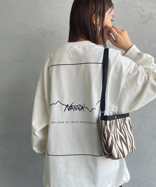 NANGA（ナンガ）の「[NANGA/ナンガ] 別注 ブランドロゴ バックプリント ドローコードロンT（Tシャツ/カットソー・レディース・ホワイト/ブラック・S/M/L）」の2枚目の写真