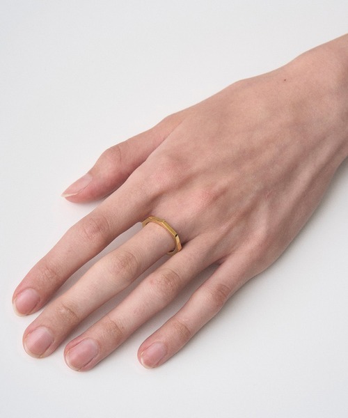 Juha(ユハ)の「RING - EDGE - GOLD(リング・メンズ・ゴールド・FREE/7号/9号/11号/13号/15号/17号/19号)」の2枚目の写真