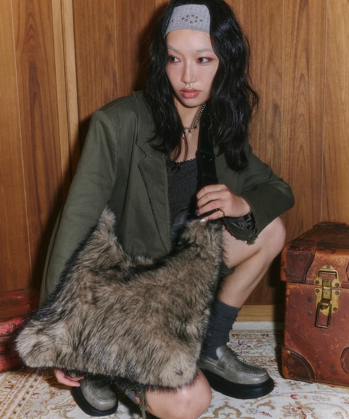 DTYYPE（ドタイプ）の「スタッズショルダーフェイクファーバッグ（ショルダーバッグ・レディース・グレー/ブラウン・FREE）」の7枚目の写真