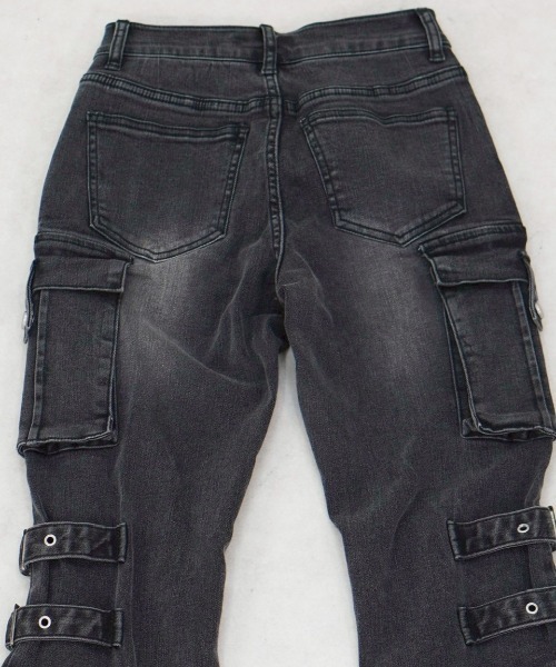 Never mind the XU（ネバーマインドザエックスユー）の「【NMTXU】flare cargo denim pants / 【エヌエムティーエックスユー】ウォッシュドフレアカーゴデニムパンツ（デニムパンツ・レディース・ブルー/ブラック・S/M）」の17枚目の写真