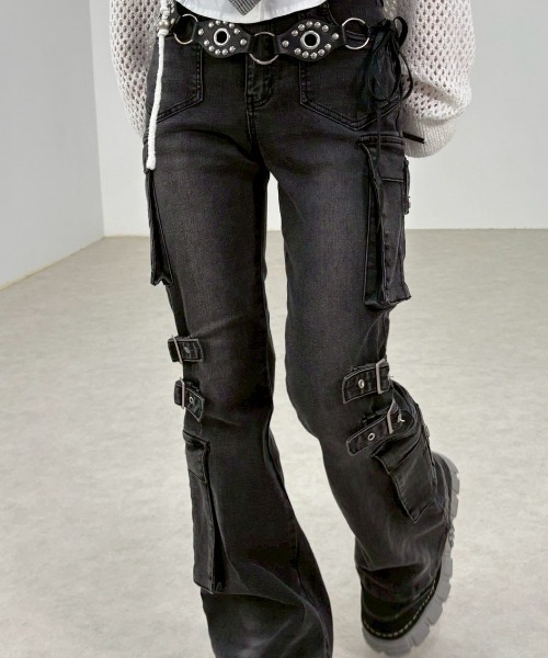 Never mind the XU（ネバーマインドザエックスユー）の「【NMTXU】flare cargo denim pants / 【エヌエムティーエックスユー】ウォッシュドフレアカーゴデニムパンツ（デニムパンツ・レディース・ブルー/ブラック・S/M）」の16枚目の写真