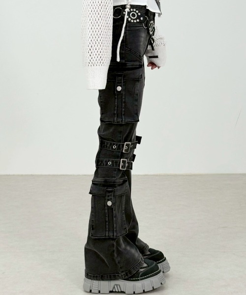 Never mind the XU（ネバーマインドザエックスユー）の「【NMTXU】flare cargo denim pants / 【エヌエムティーエックスユー】ウォッシュドフレアカーゴデニムパンツ（デニムパンツ・レディース・ブルー/ブラック・S/M）」の12枚目の写真