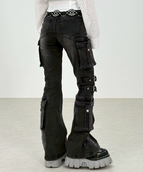Never mind the XU（ネバーマインドザエックスユー）の「【NMTXU】flare cargo denim pants / 【エヌエムティーエックスユー】ウォッシュドフレアカーゴデニムパンツ（デニムパンツ・レディース・ブルー/ブラック・S/M）」の10枚目の写真