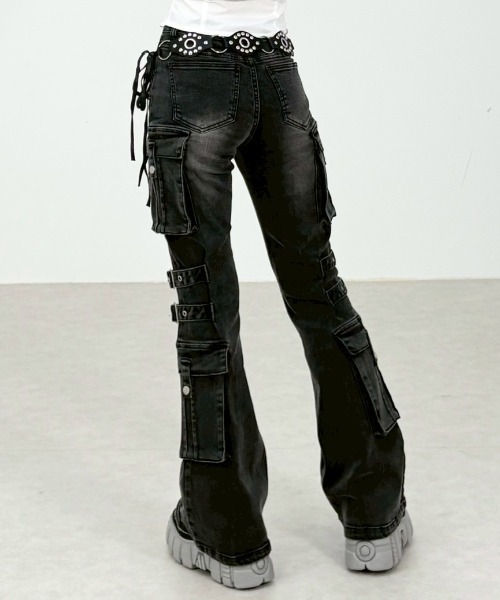 Never mind the XU（ネバーマインドザエックスユー）の「【NMTXU】flare cargo denim pants / 【エヌエムティーエックスユー】ウォッシュドフレアカーゴデニムパンツ（デニムパンツ・レディース・ブルー/ブラック・S/M）」の14枚目の写真