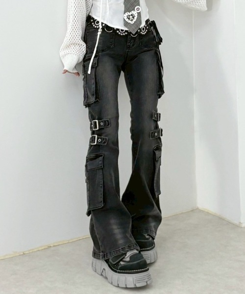 Never mind the XU（ネバーマインドザエックスユー）の「【NMTXU】flare cargo denim pants / 【エヌエムティーエックスユー】ウォッシュドフレアカーゴデニムパンツ（デニムパンツ・レディース・ブルー/ブラック・S/M）」の6枚目の写真