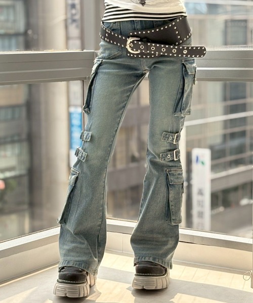Never mind the XU（ネバーマインドザエックスユー）の「【NMTXU】flare cargo denim pants / 【エヌエムティーエックスユー】ウォッシュドフレアカーゴデニムパンツ（デニムパンツ・レディース・ブルー/ブラック・S/M）」の19枚目の写真