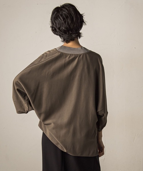 MAYSON GREY(メイソングレイ)の「タックワイドスリーブVネックドルマンブラウス≪手洗い可能≫(シャツ/ブラウス・レディース・カーキ/ブラック/ブラウン・M)」の16枚目の写真