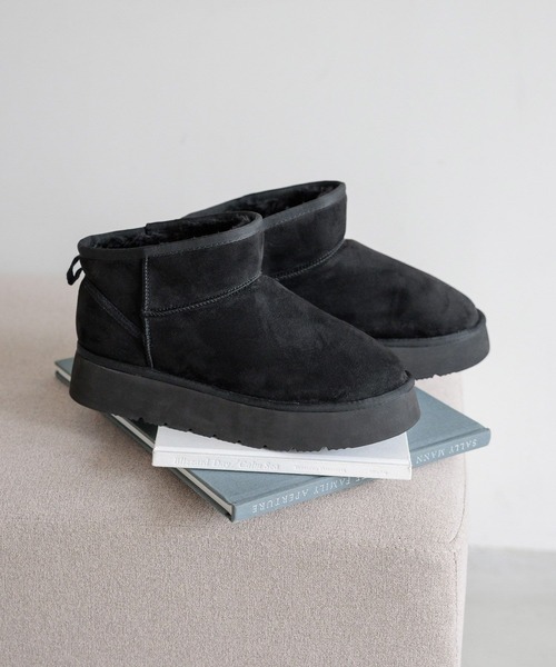 LOWRYS FARM（ローリーズファーム）の「フェイクムートンブーツ 581309（ブーツ・レディース・ベージュ/ブラック・MEDIUM/LARGE）」の2枚目の写真