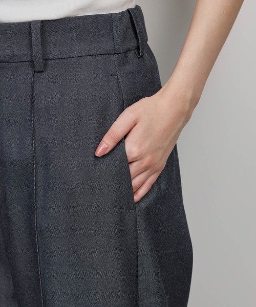 ROPE'(ロペ)の「梳毛ギャバ プリーテッド ワイドパンツ(その他パンツ・レディース・ブラック/ネイビー・36/38)」の10枚目の写真