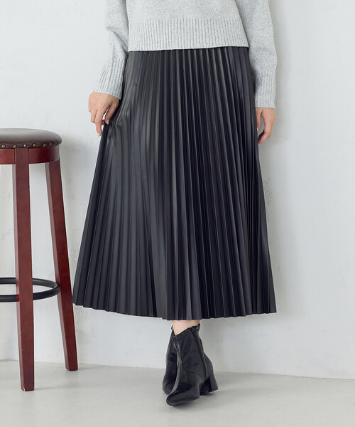 COMME CA MODELS（コムサモデルズ）の「合成皮革プリーツスカート（スカート・レディース・ベージュ/ブラウン/ブラック/グレイッシュベージュ・SMALL/MEDIUM/LARGE）」の9枚目の写真