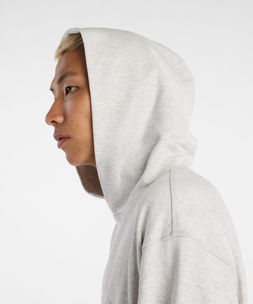 新品！未使用　タグ付　new balance フードパーカー　ホワイト/ブラック NEW BALANCE（ニューバランス）の「スウェットフーディー