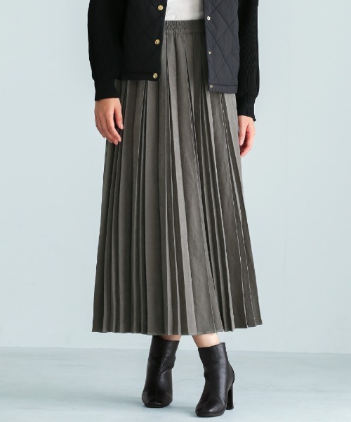 Emilyan（エミリアン）の「【 一枚で着映える 】 ピーチスキン・変形アコーディオンプリーツスカート（スカート・レディース・チャコールグレー/グレイッシュベージュ・M）」の2枚目の写真