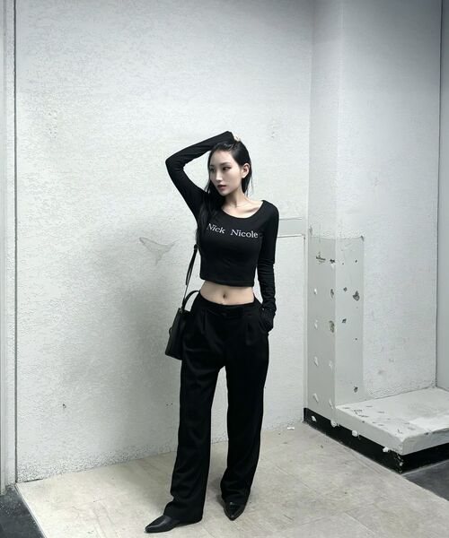 NICK&NICOLE(ニックアンドニコール)の「NICOLE CUTTING LINE CROP TEE_BLACK(Tシャツ/カットソー・レディース・その他・FREE)」の4枚目の写真