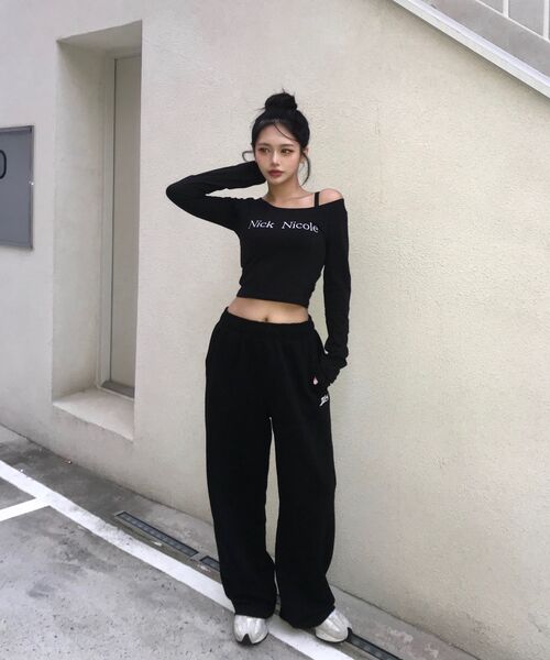 NICK&NICOLE(ニックアンドニコール)の「NICOLE CUTTING LINE CROP TEE_BLACK(Tシャツ/カットソー・レディース・その他・FREE)」の6枚目の写真