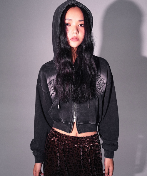 AVANDRESS（アバンドレス ）の「Salt Applique Crop Hood Zip-up_2Colors（パーカー・レディース・ブラック/PINK・SMALL/MEDIUM）」の3枚目の写真
