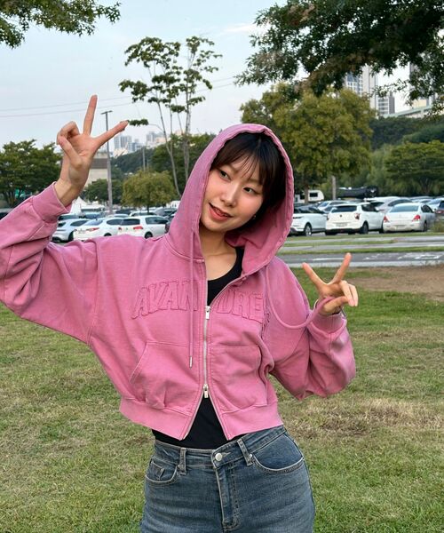 AVANDRESS（アバンドレス ）の「Salt Applique Crop Hood Zip-up_2Colors（パーカー・レディース・ブラック/PINK・SMALL/MEDIUM）」の10枚目の写真