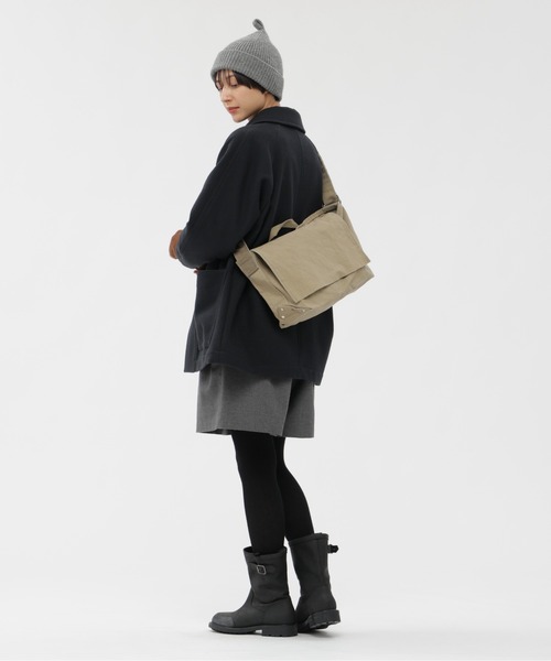 MHL.（エムエイチエル）の「BASIC WOOL MELTON（ダウンジャケット/コート・レディース・ブラック/ダークグリーン・1/2）」の3枚目の写真