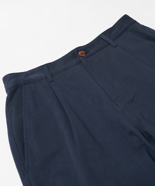 FRIZMWORKS(フリズムワークス)の「OG HAWORTH ONE TUCK PANTS _ NAVY(その他パンツ・レディース・その他・MEDIUM/LARGE/X-LARGE/SMALL)」の4枚目の写真