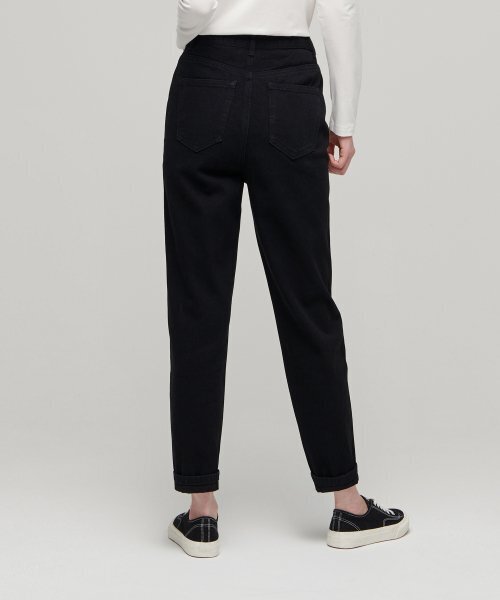 MUSINSA STANDARD WOMAN（ムシンサスタンダードウーマン）の「ウーマンズマムフィットデニムパンツ[ブラック]（デニムパンツ・レディース・その他・24/25）」の2枚目の写真
