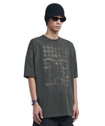NOMANUAL（NOMANUAL）の「GRUNGE SYMBOLS T-SHIRT - DEEP KHAKI（Tシャツ/カットソー）」