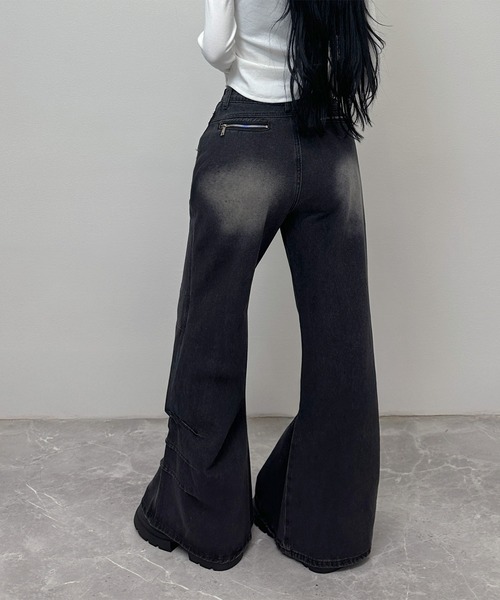 FOLLOWIN(フォロウィン)の「クロスベルト フレアデニムパンツ(デニムパンツ・レディース・ブルー/ブラック・LARGE/MEDIUM/SMALL)」の8枚目の写真